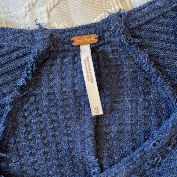 Navy blue free people distressed sweater top XS - Picture 2 of 4